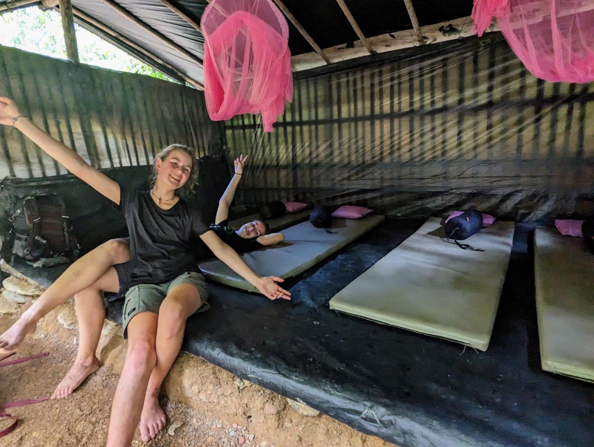 Thejungleguide - Lodges & Treks Bukit Lawang Exteriör bild